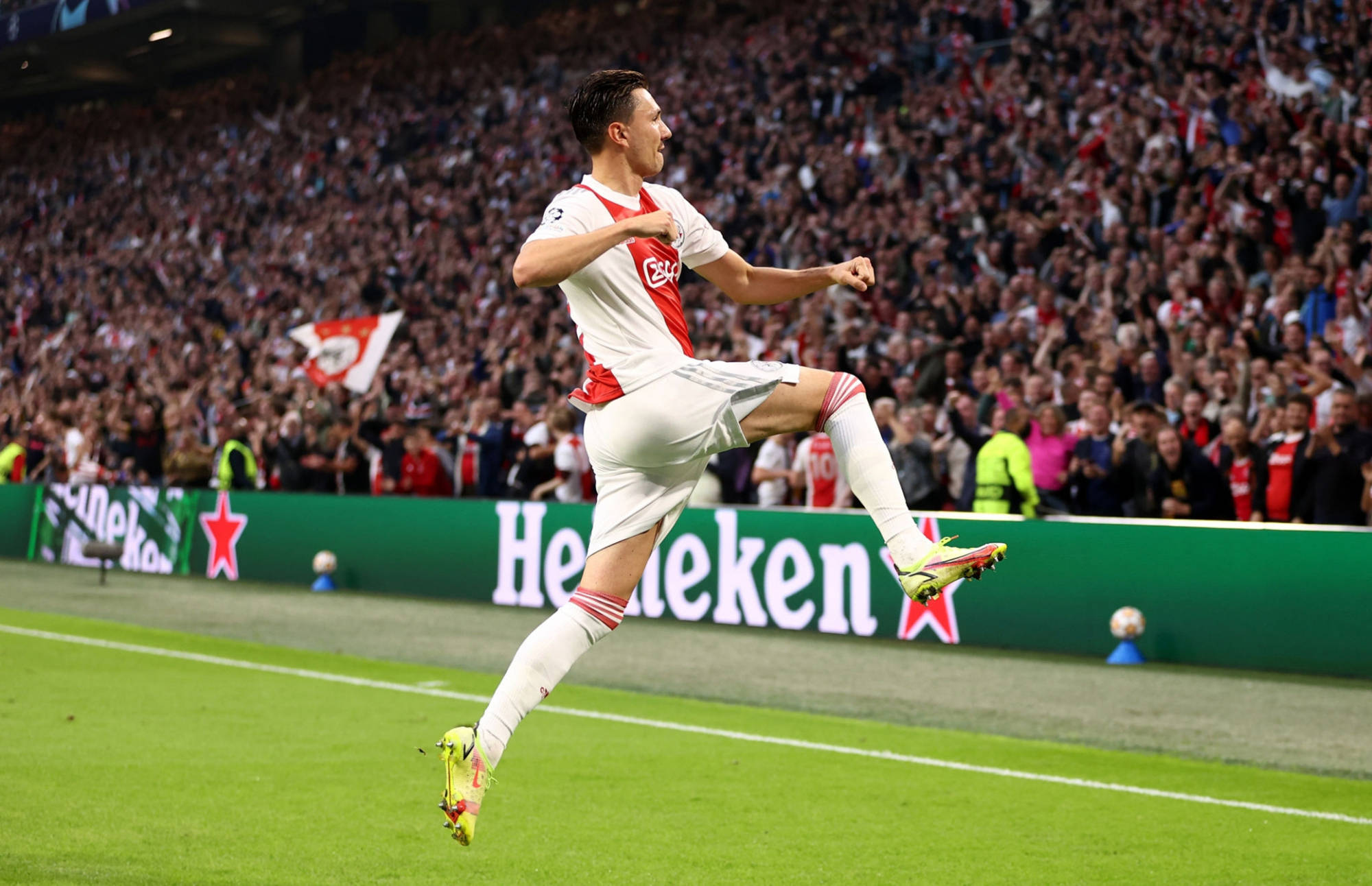 九游娱乐-包含赛前皇家社会战术微调浙江队再遭质疑备战欧超杯，阿贾克斯门线救险备战欧冠直接炸裂的词条